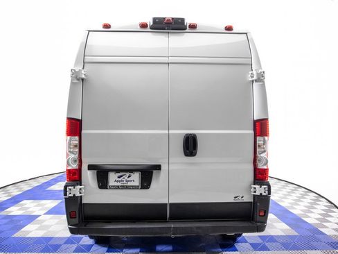 Used 2025 RAM ProMaster 2500 w/ Convenience Group FWD image 4