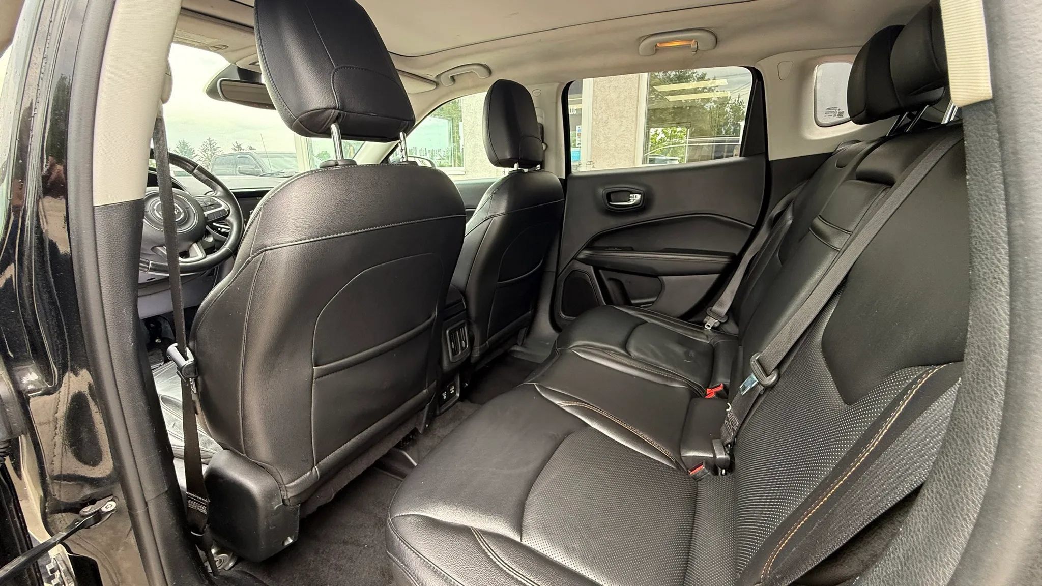 Used 2018 Jeep Compass Limited w/ Navigation Group AWD/4WD image 10