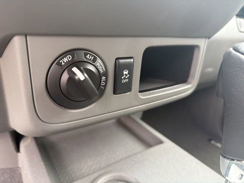 Used 2021 Nissan Frontier SV image 21