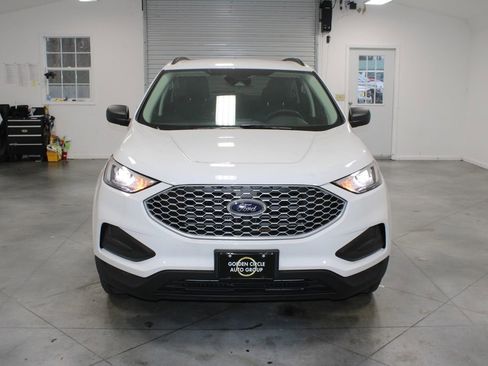 Used 2024 Ford Edge SE image 3