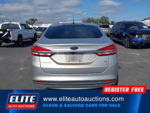 Used 2017 Ford Fusion SE image 32