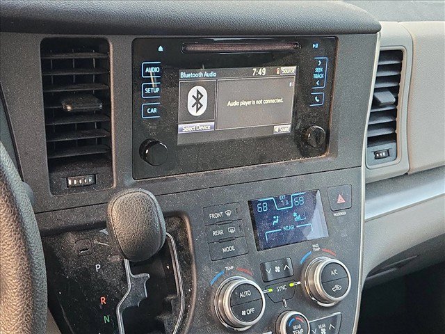 Used 2017 Toyota Sienna L FWD image 12