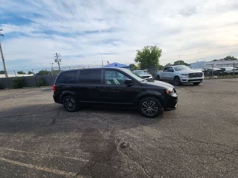 Used 2017 Dodge Grand Caravan GT FWD image 9