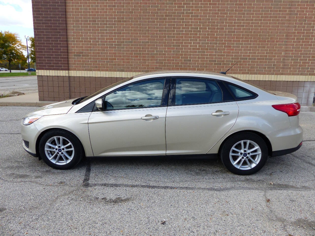 Used 2018 Ford Focus SE w/ Cold Weather Package FWD image 5