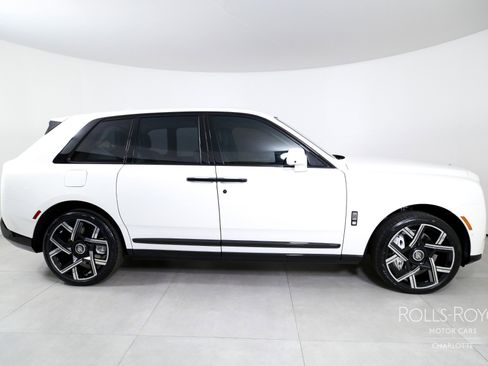 Used 2026 Rolls-Royce Cullinan image 10