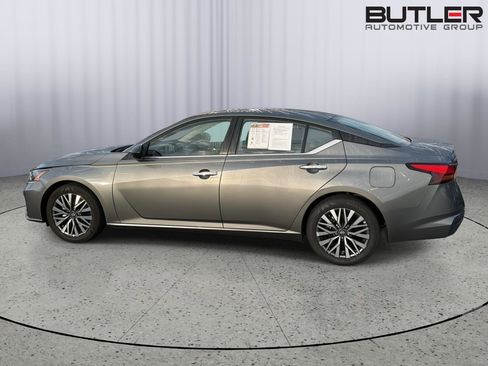 Used 2025 Nissan Altima 2.5 SV FWD image 3