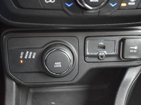 Used 2019 Jeep Renegade Altitude w/ Quick Order Package 2XM AWD/4WD image 29