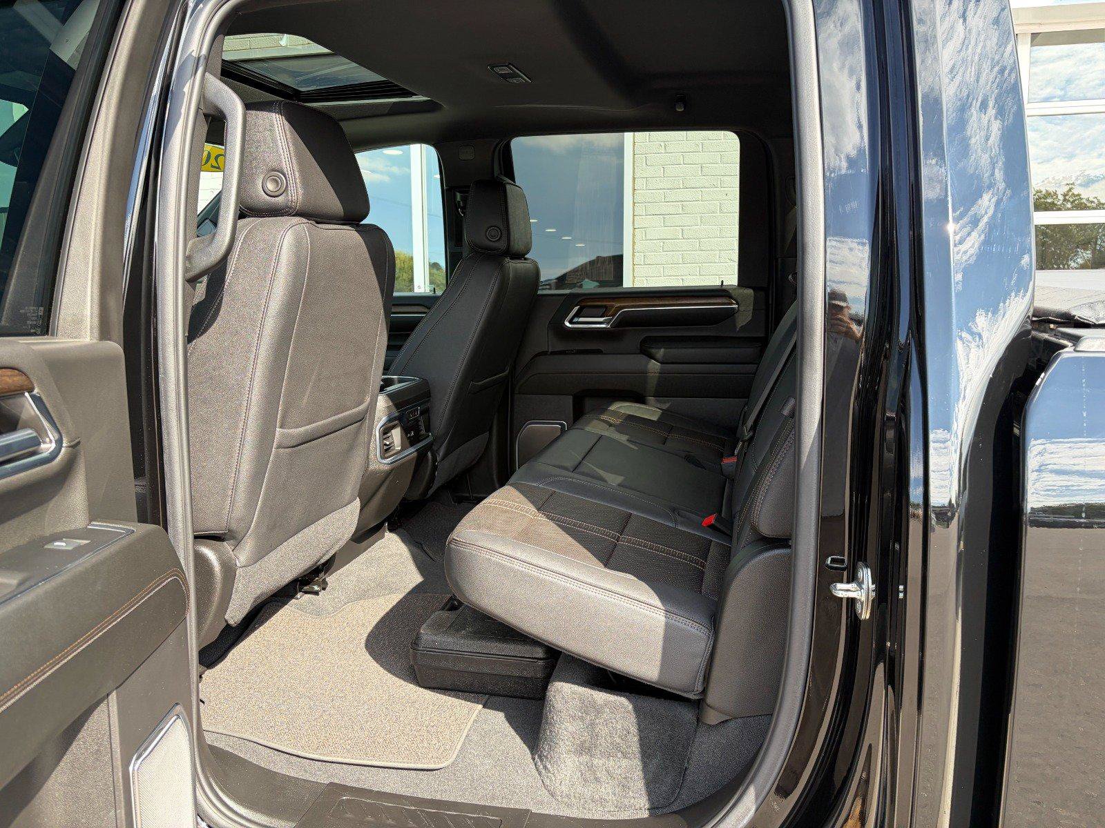 Used 2024 Chevrolet Silverado 3500 High Country w/ High Country Premium Package AWD/4WD image 21