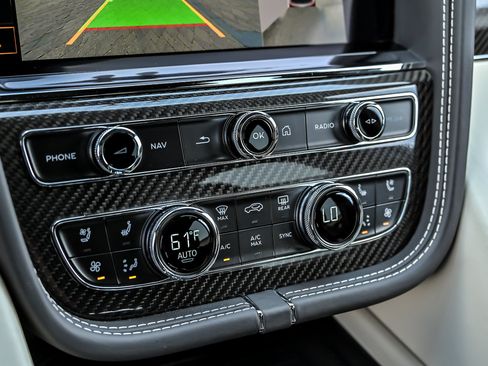 Certified 2022 Bentley Bentayga AWD/4WD image 38