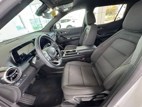 Used 2025 Chevrolet Equinox LT image 12