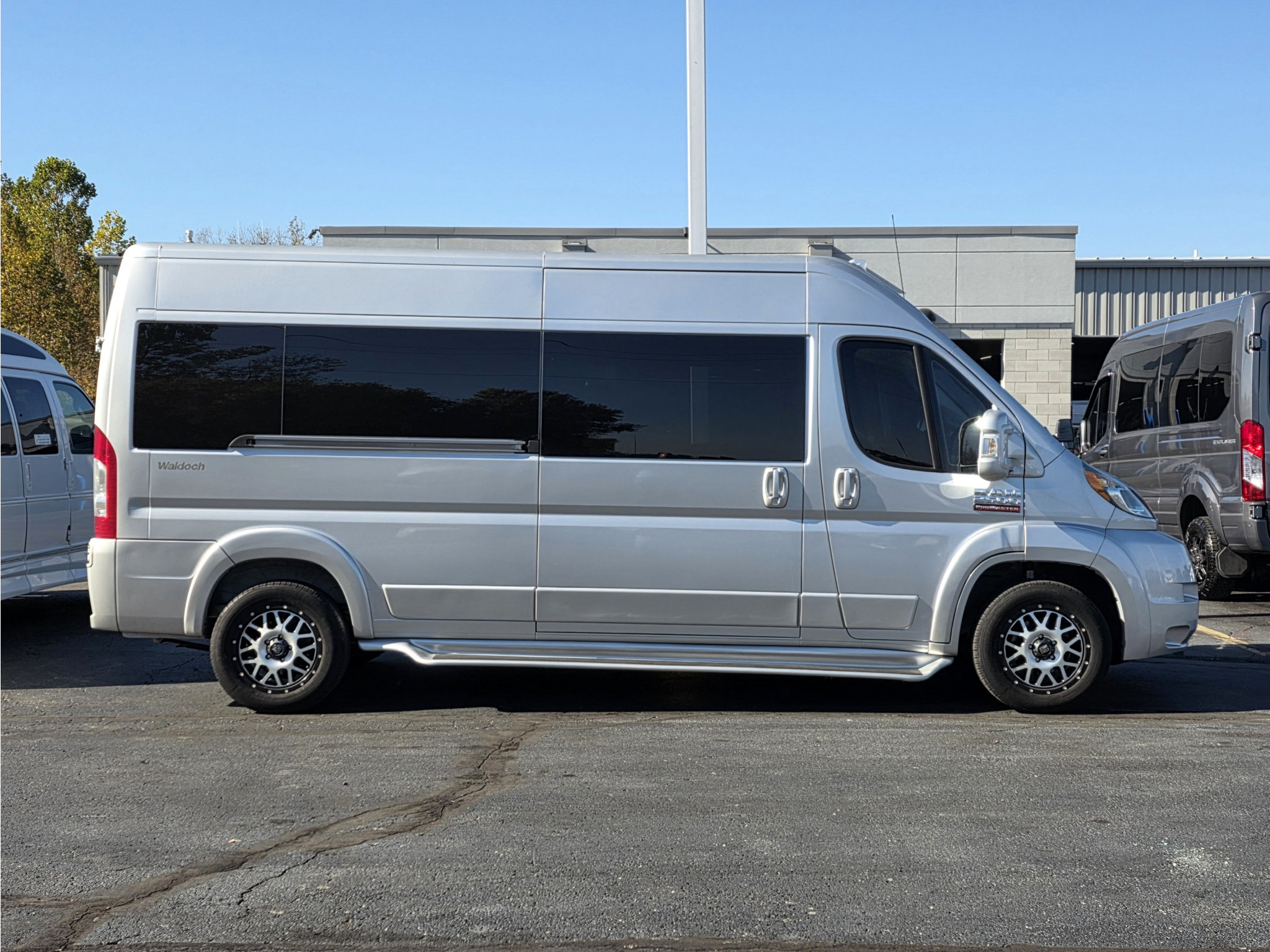 Used 2018 RAM ProMaster 2500 w/ Premium Appearance Group FWD image 2