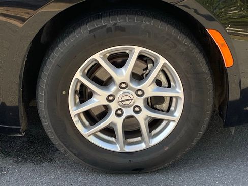 Used 2023 Chrysler Pacifica Touring-L image 34