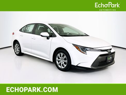 Used 2025 Toyota Corolla LE image 1