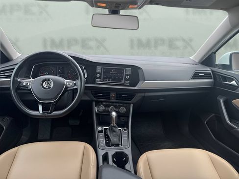 Used 2019 Volkswagen Jetta SE w/ Cold Weather Package FWD image 13