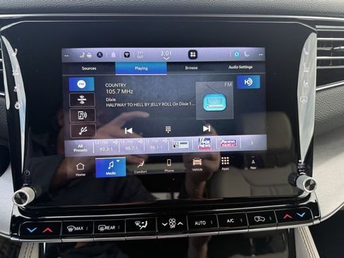 Certified 2025 Jeep Wagoneer Series III w/ Premium Group I image 27