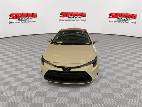 Used 2025 Toyota Corolla LE image 4