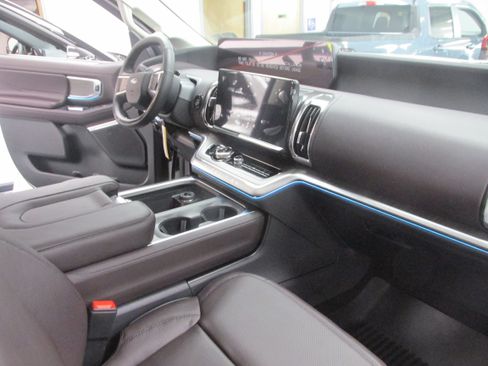 New 2025 Ford Expedition Platinum image 30