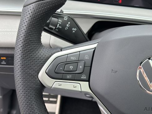 New 2026 Volkswagen Tiguan SE R-Line FWD image 27