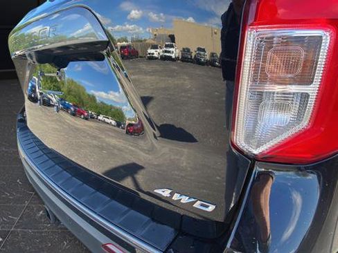 Used 2022 Ford Explorer XLT w/ Equipment Group 202A AWD/4WD image 30