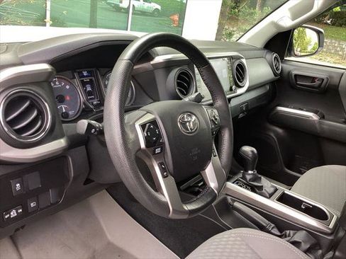 Certified 2022 Toyota Tacoma SR5 RWD image 11