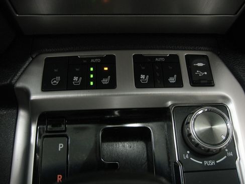 Certified 2017 Toyota Land Cruiser image 21