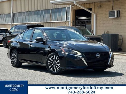 Used 2025 Nissan Altima 2.5 SV FWD image 1