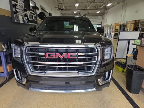 Used 2023 GMC Yukon SLT w/ SLT Premium Package AWD/4WD image 7