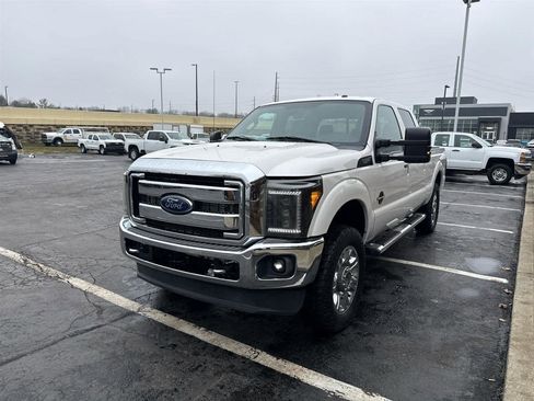 Used 2016 Ford F250 Lariat w/ Chrome Package image 4