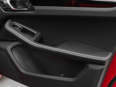 Certified 2023 Porsche Macan AWD/4WD image 26