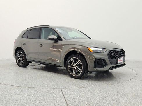 Used 2023 Audi Q5 e Premium Plus w/ Premium Plus Package AWD/4WD image 3