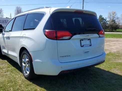 Used 2018 Chrysler Pacifica Touring-L Plus w/ Advanced Safetytec Group FWD image 3