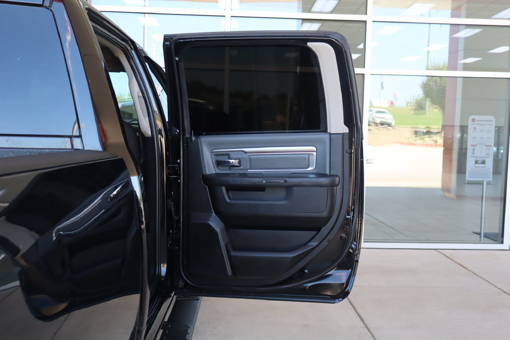 Used 2021 RAM 1500 Classic SLT AWD/4WD image 35