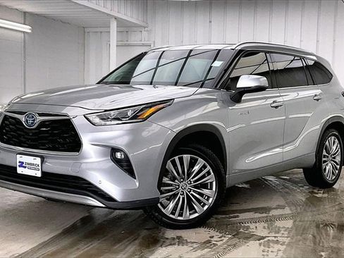 Used 2021 Toyota Highlander Platinum image 2