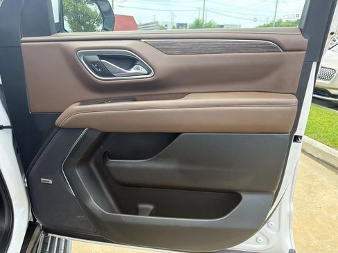 Used 2023 Chevrolet Suburban High Country w/ LPO, Illumination Package RWD image 18