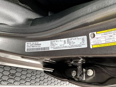 Used 2021 RAM 1500 Laramie AWD/4WD image 33