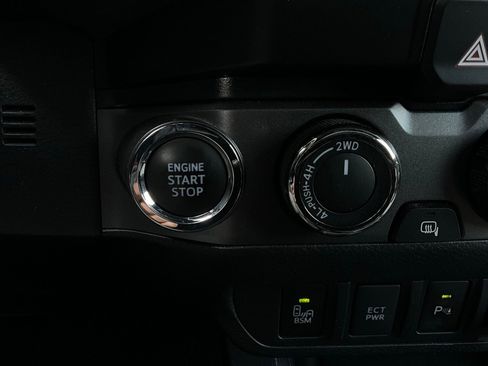 Used 2023 Toyota Tacoma TRD Off-Road image 27