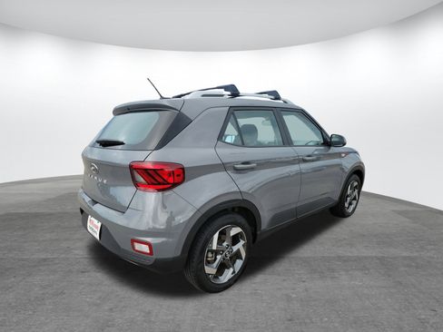 Used 2023 Hyundai Venue SEL image 5