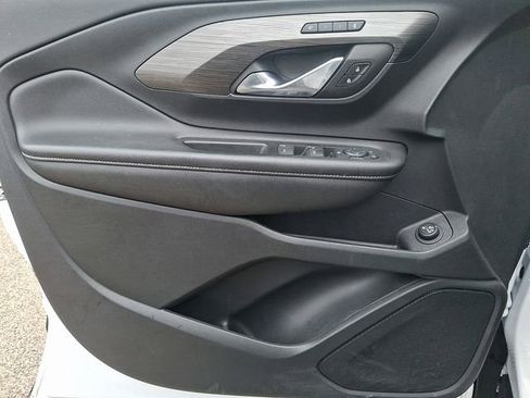 Used 2023 GMC Terrain SLT w/ Elevation Edition image 13