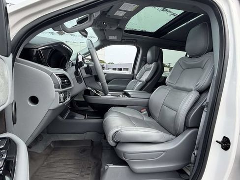 Used 2018 Lincoln Navigator Reserve w/ Technology Package AWD/4WD image 8