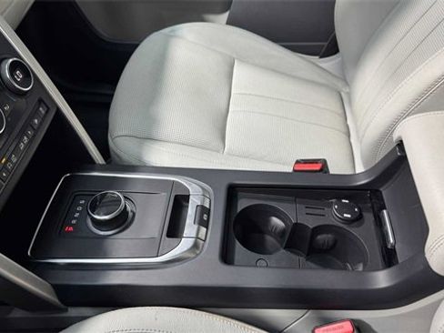 Used 2019 Land Rover Discovery Sport HSE image 31