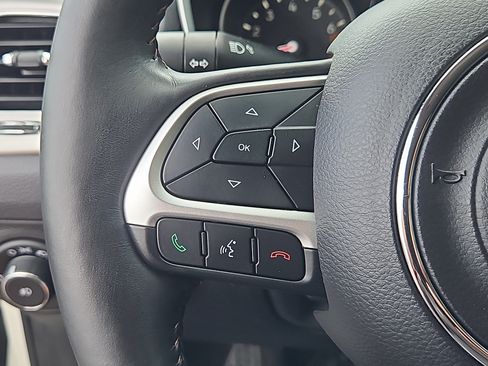 Used 2018 Jeep Compass Latitude w/ Cold Weather Group AWD/4WD image 18