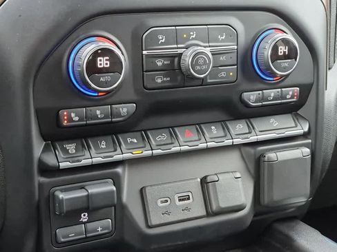 Used 2021 Chevrolet Silverado 2500 High Country w/ Technology Package image 15