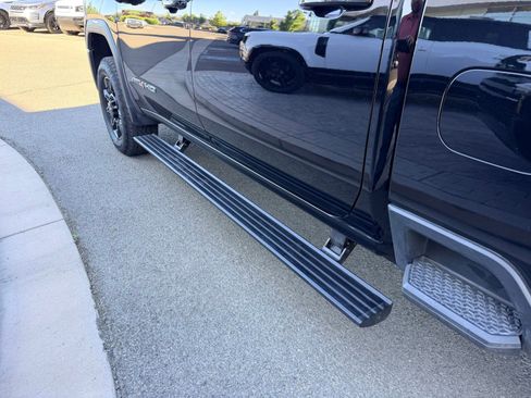 Used 2025 GMC Sierra 2500 AT4 w/ AT4 Premium Plus Package AWD/4WD image 23