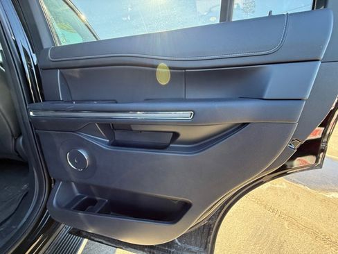 Used 2022 Ford Expedition XLT image 34