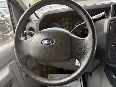 Used 2014 Ford E-150 and Econoline 150 RWD image 16