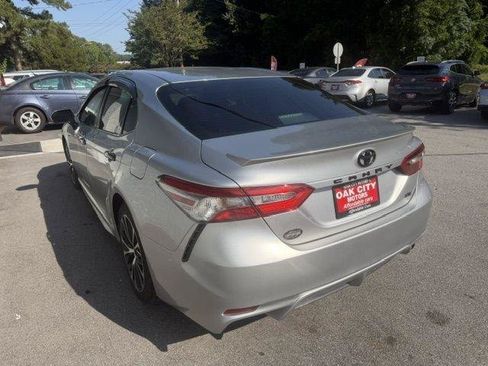 Used 2018 Toyota Camry SE FWD image 7