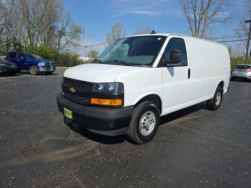 Used 2021 Chevrolet Express 2500 w/ Driver Convenience Package image 3