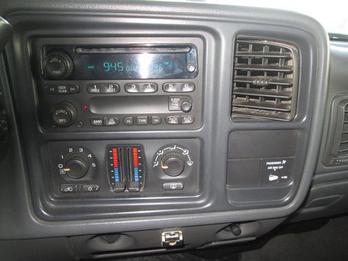 Used 2007 Chevrolet Silverado 2500 LT AWD/4WD image 13