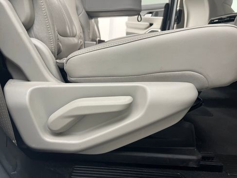 Used 2024 Jeep Wagoneer Series II w/ Flexible Seating Group image 20