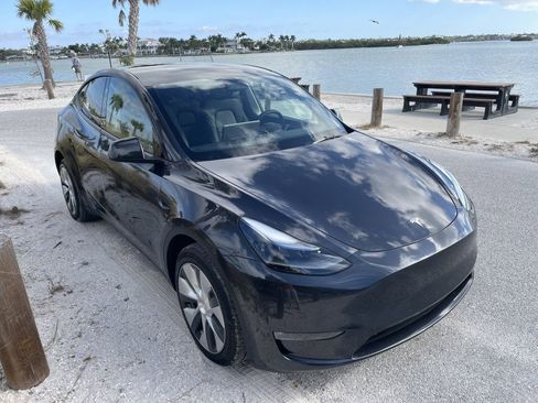 Used 2024 Tesla Model Y Long Range image 28